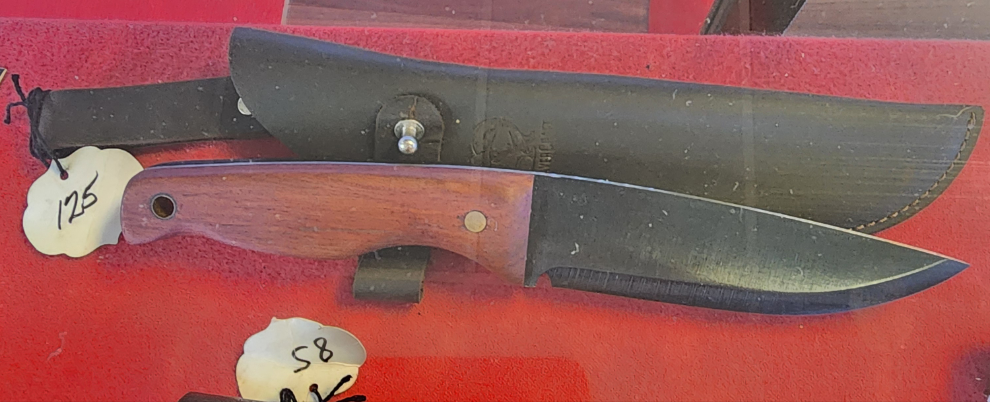 Knife (SS) Hunting (Black Blade)