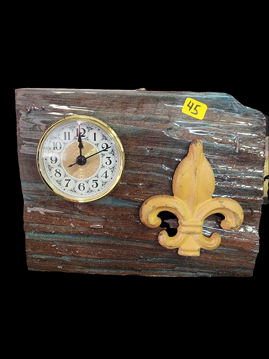 Clock Fleur de Lis (shelf)