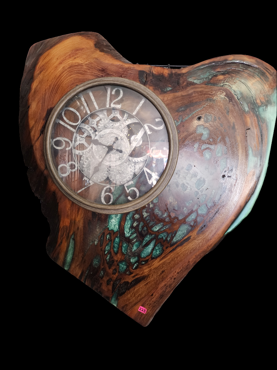 Clock Wood/Resin Heart (wall)