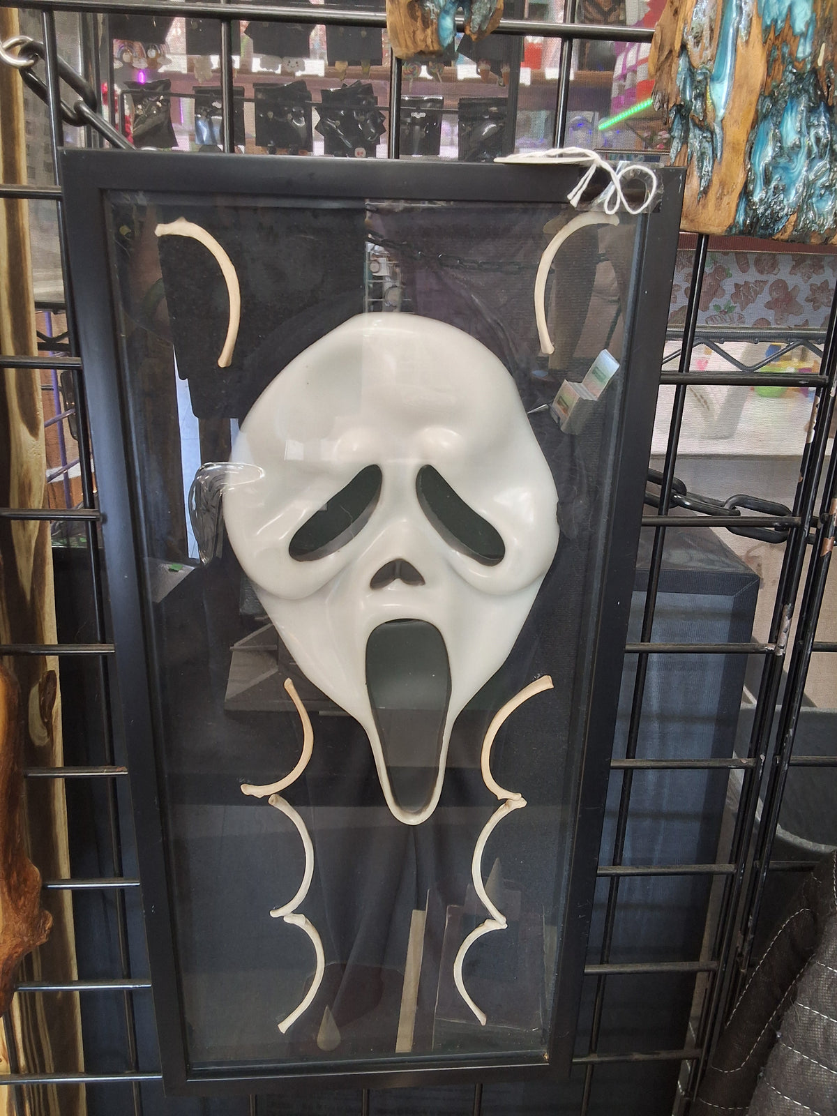 Scream Mask with Rib Bones
